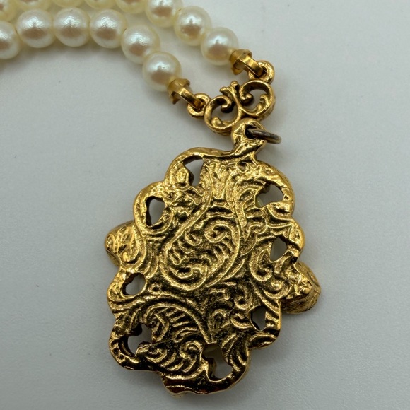 1928 Faux Pearl and Rose Pendant Necklace - Picture 3 of 8